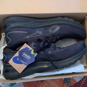 ASICS Gel-Nimbus 24 size 12